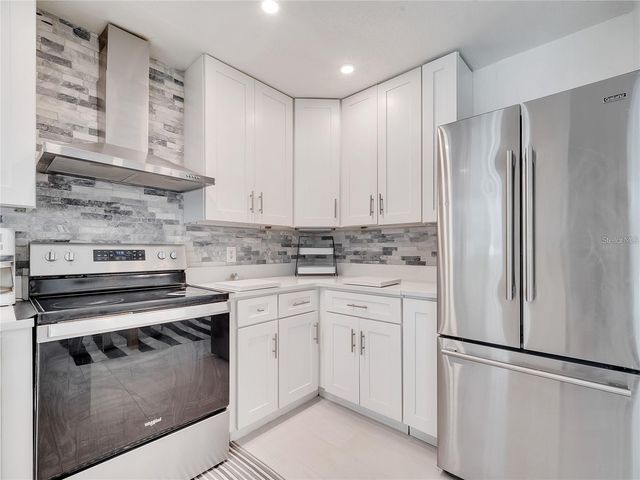 4754 LAKE SHORE DRIVE, St Cloud, FL 34772