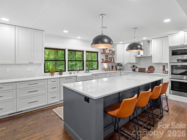 1130 New Castle Court, Asheville, NC 28803