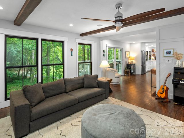 1130 New Castle Court, Asheville, NC 28803