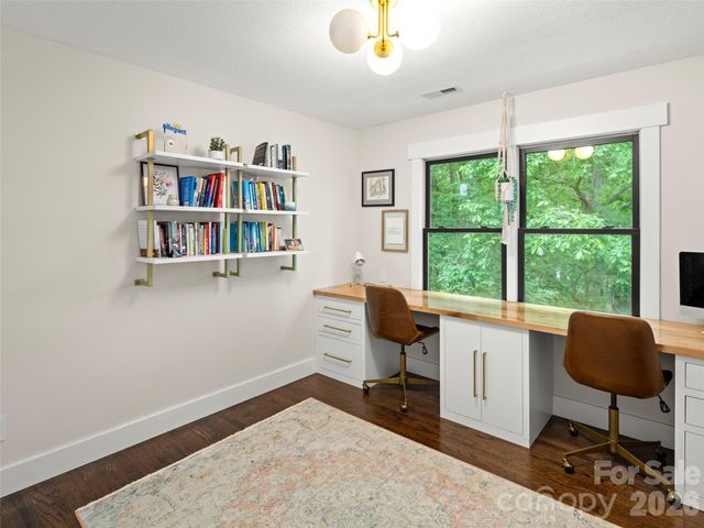1130 New Castle Court, Asheville, NC 28803