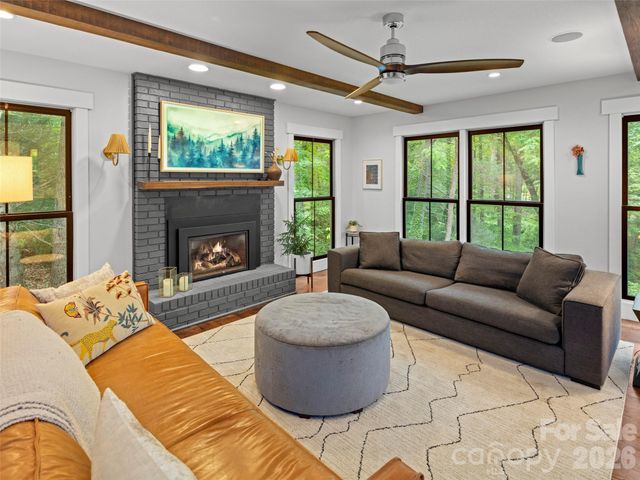 1130 New Castle Court, Asheville, NC 28803