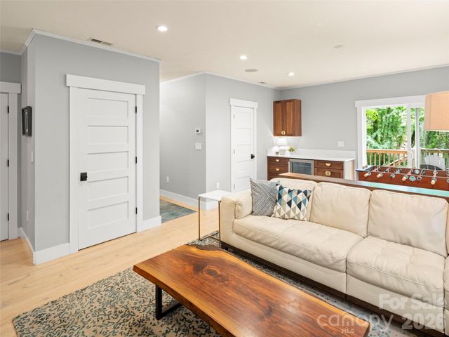 1130 New Castle Court, Asheville, NC 28803