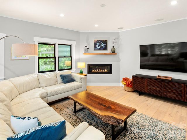 1130 New Castle Court, Asheville, NC 28803