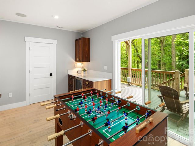 1130 New Castle Court, Asheville, NC 28803