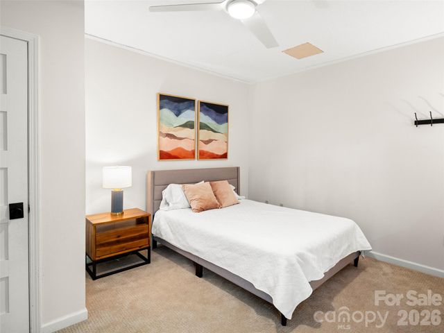 1130 New Castle Court, Asheville, NC 28803
