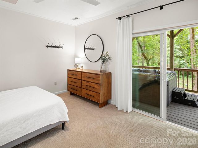 1130 New Castle Court, Asheville, NC 28803