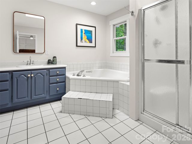 1130 New Castle Court, Asheville, NC 28803