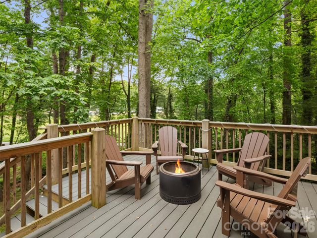 1130 New Castle Court, Asheville, NC 28803