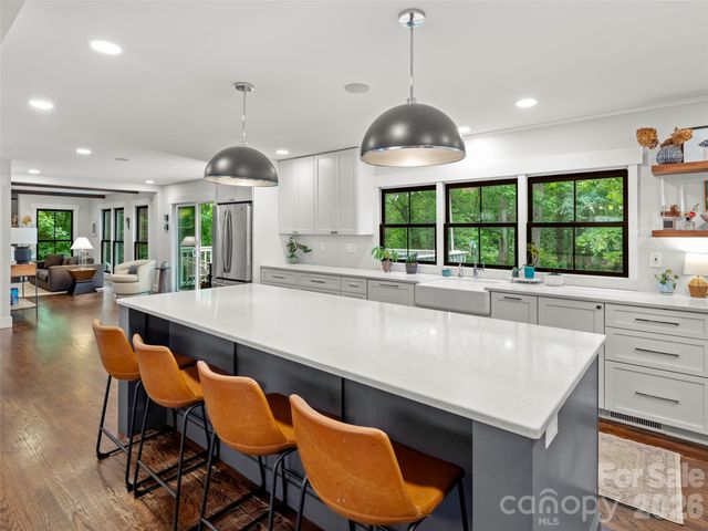 1130 New Castle Court, Asheville, NC 28803