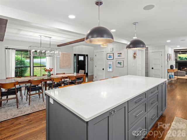 1130 New Castle Court, Asheville, NC 28803