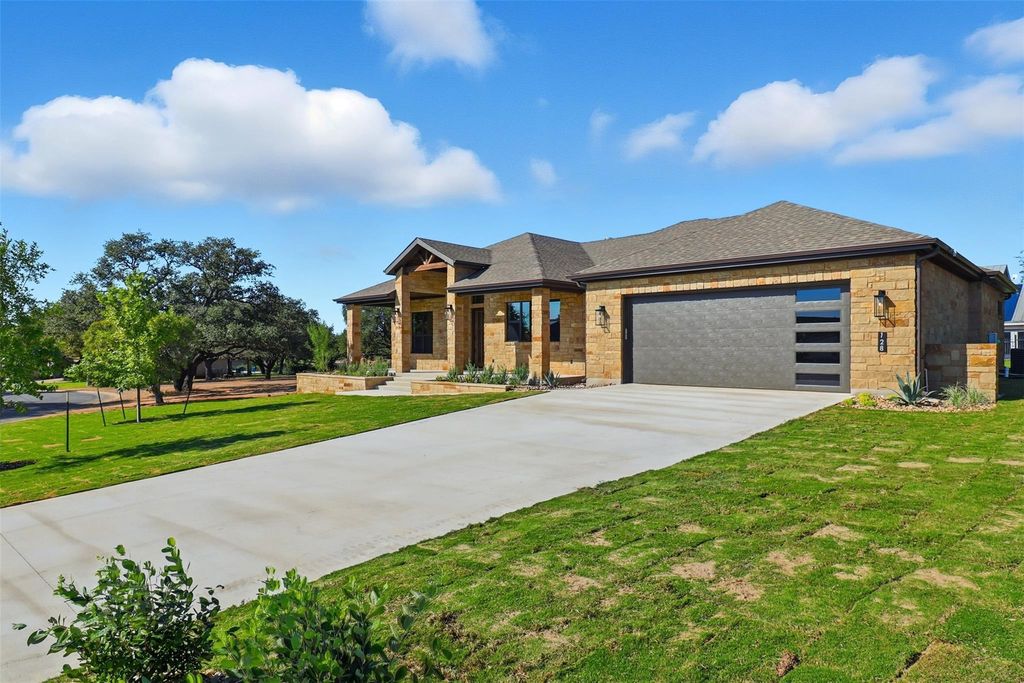 128 Broadgreen TRL, Kingsland, TX 78639