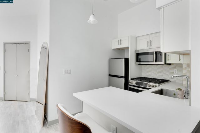 410 Webster St 5, Oakland, CA 94607