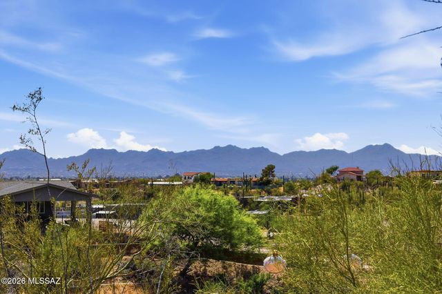 651 E Camino Lujosa, Tucson, AZ 85704