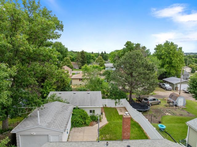 804 19th St NW, Minot, ND 58703