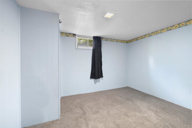 804 19th St NW, Minot, ND 58703