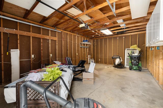 804 19th St NW, Minot, ND 58703