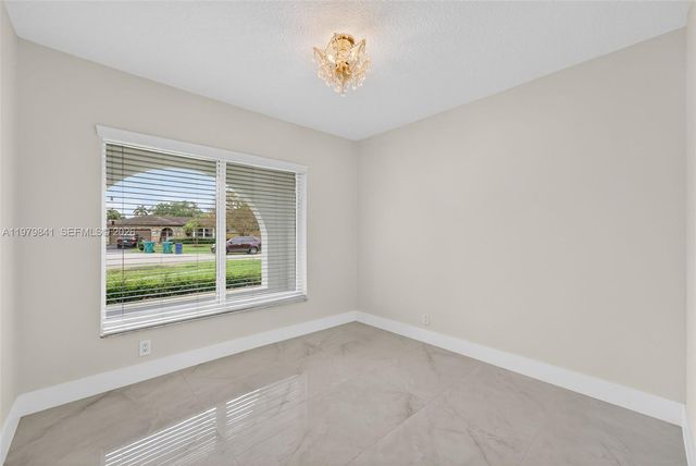 8695 SW 51st Pl, Cooper City, FL 33328