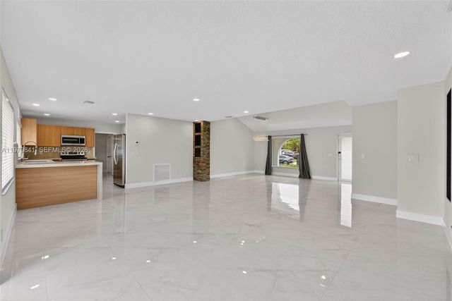 8695 SW 51st Pl, Cooper City, FL 33328