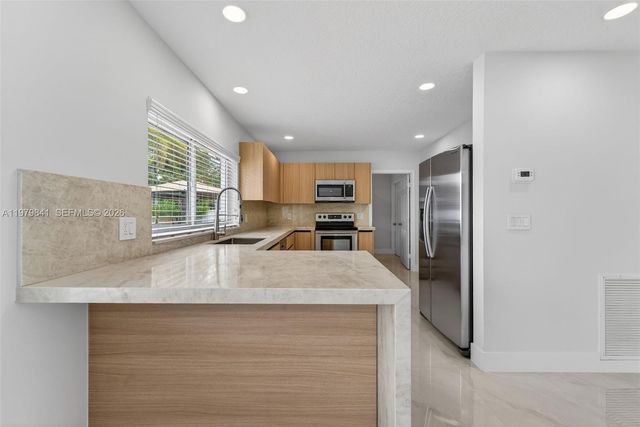 8695 SW 51st Pl, Cooper City, FL 33328