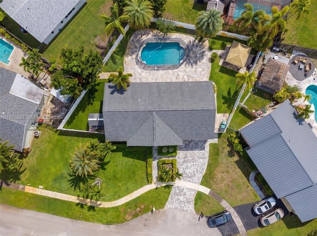 8695 SW 51st Pl, Cooper City, FL 33328