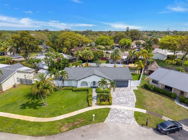 8695 SW 51st Pl, Cooper City, FL 33328