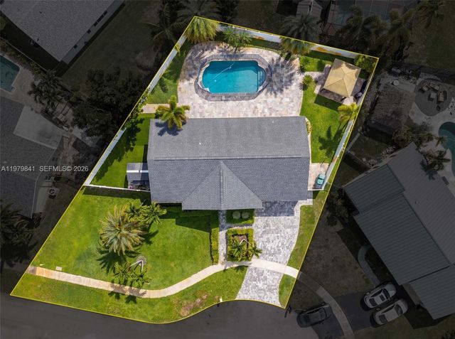 8695 SW 51st Pl, Cooper City, FL 33328