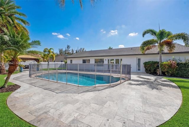 8695 SW 51st Pl, Cooper City, FL 33328