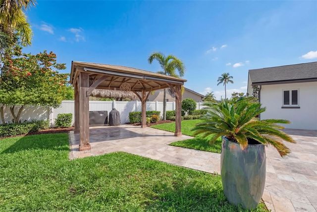 8695 SW 51st Pl, Cooper City, FL 33328