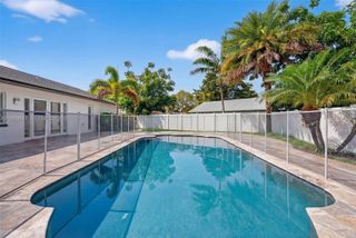 8695 SW 51st Pl, Cooper City, FL 33328