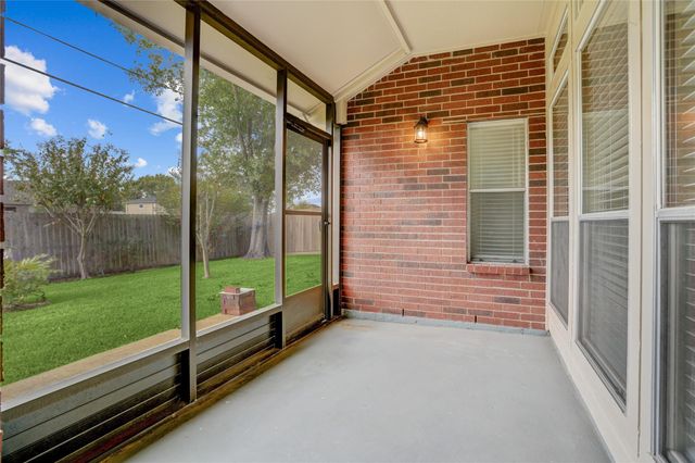 2614 S Peach Hollow Circle, Pearland, TX 77584