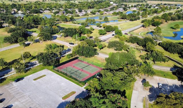 2614 S Peach Hollow Circle, Pearland, TX 77584