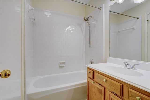 2614 S Peach Hollow Circle, Pearland, TX 77584