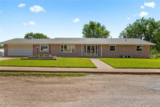 590 N Broadway Avenue, Hydro, OK 73048