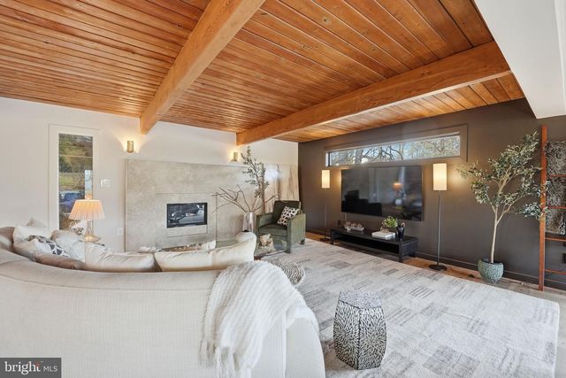 11216 S SHORE RD, Reston, VA 20190