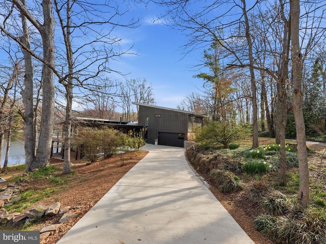 11216 S SHORE RD, Reston, VA 20190