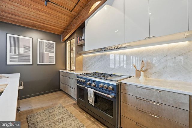 11216 S SHORE RD, Reston, VA 20190