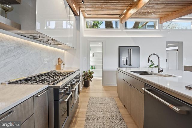 11216 S SHORE RD, Reston, VA 20190