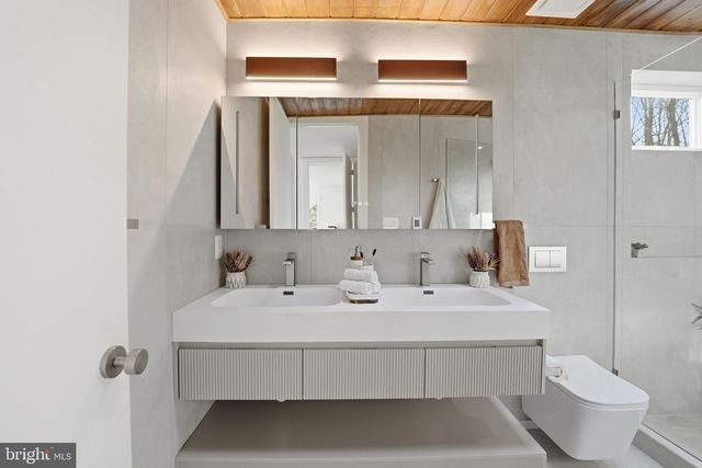 11216 S SHORE RD, Reston, VA 20190