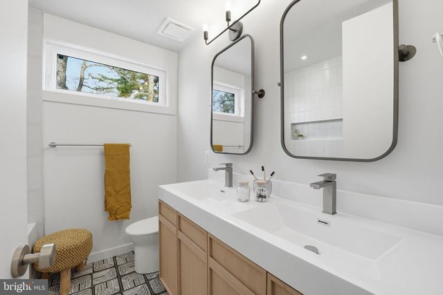 11216 S SHORE RD, Reston, VA 20190