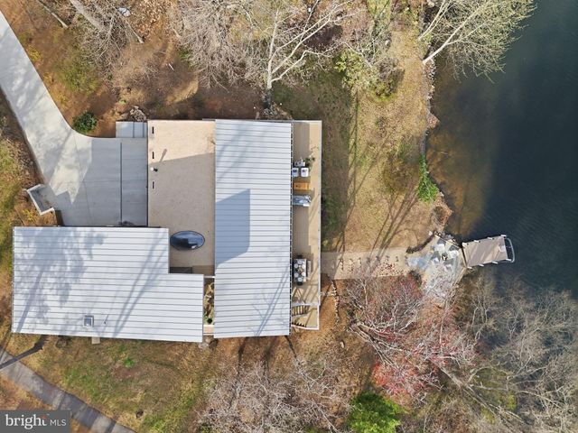 11216 S SHORE RD, Reston, VA 20190