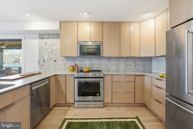 11216 S SHORE RD, Reston, VA 20190