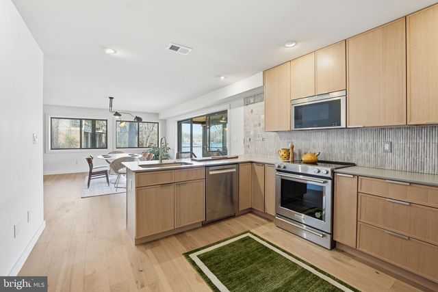 11216 S SHORE RD, Reston, VA 20190