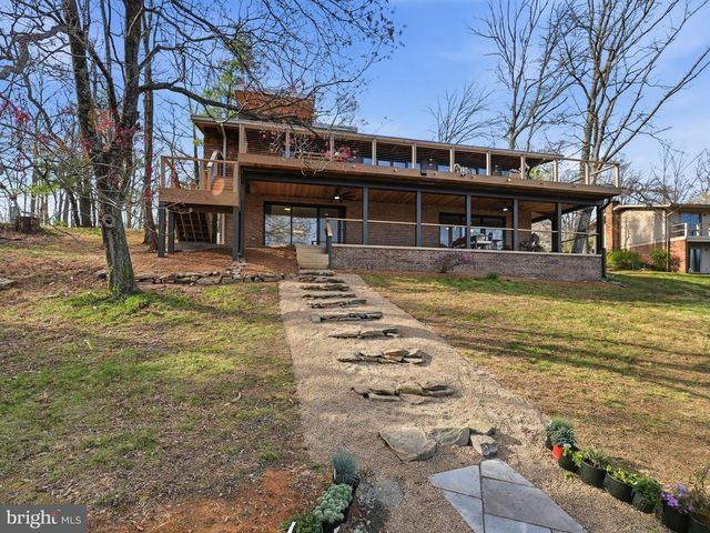 11216 S SHORE RD, Reston, VA 20190