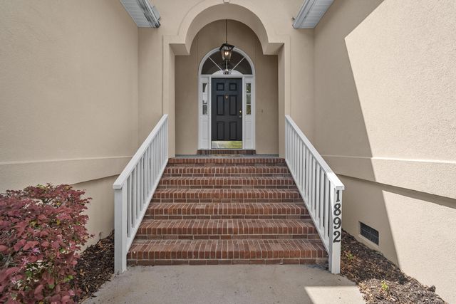 1892 Palmetto Isle Drive, Mount Pleasant, SC 29466