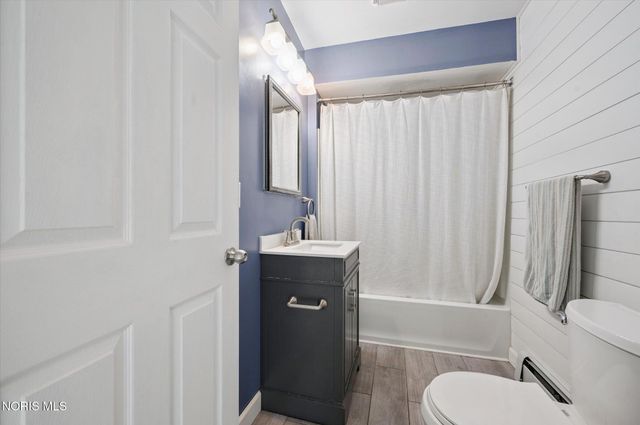 127 Bierley Avenue, Pemberville, OH 43450