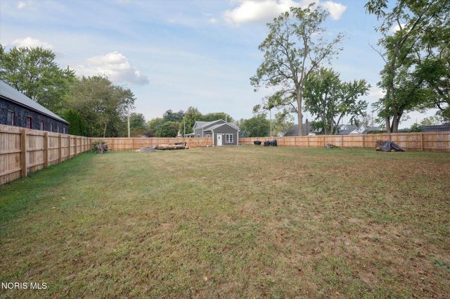 127 Bierley Avenue, Pemberville, OH 43450