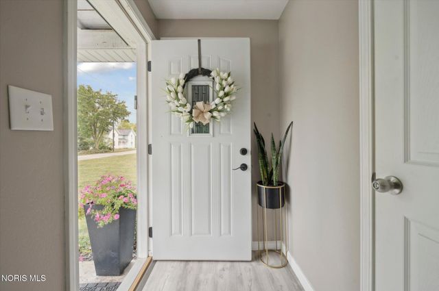 127 Bierley Avenue, Pemberville, OH 43450