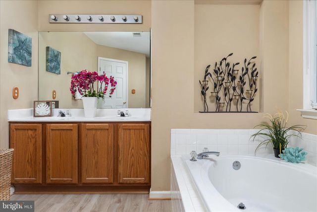 8107 LANDFALL CT, Gainesville, VA 20155