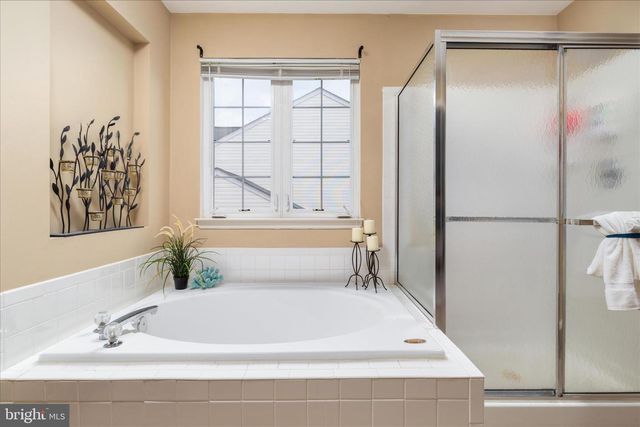 8107 LANDFALL CT, Gainesville, VA 20155