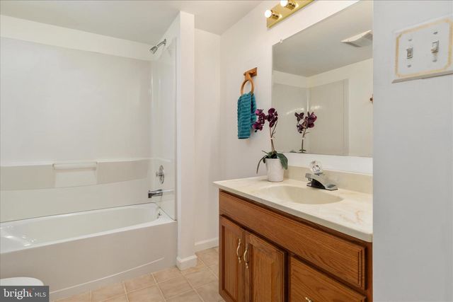 8107 LANDFALL CT, Gainesville, VA 20155